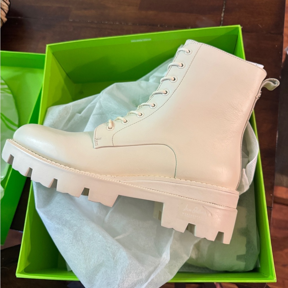 Women's Cream Lace-Up Boots
